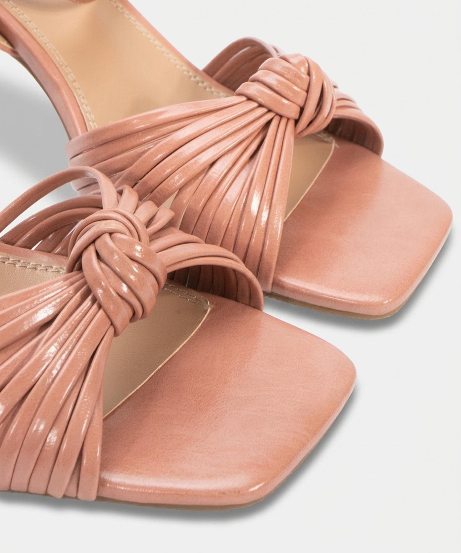 Sand&aacute;lia salto fino n&oacute; image number null